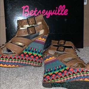 Betseyville Wedges